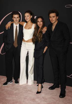 Cruz Beckham, Nicola Peltz Beckham, Victoria Beckham and Brooklyn Peltz Beckham arrives at the Premiere Of Lola at Regency Bruin Theatre on February 03, 2024 in Los Angeles, California CA Amerika