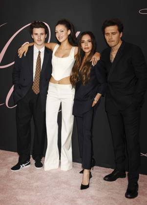 Cruz Beckham, Nicola Peltz Beckham, Victoria Beckham and Brooklyn Peltz Beckham arrives at the Premiere Of Lola at Regency Bruin Theatre on February 03, 2024 in Los Angeles, California CA Amerika