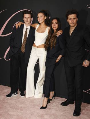 Cruz Beckham, Nicola Peltz Beckham, Victoria Beckham and Brooklyn Peltz Beckham arrives at the Premiere Of Lola at Regency Bruin Theatre on February 03, 2024 in Los Angeles, California CA Amerika