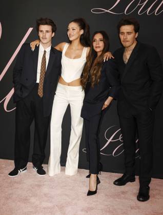 Cruz Beckham, Nicola Peltz Beckham, Victoria Beckham and Brooklyn Peltz Beckham arrives at the Premiere Of Lola at Regency Bruin Theatre on February 03, 2024 in Los Angeles, California CA Amerika