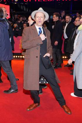 Alexander Scheer bei der Verleihung des Goldenen Ehrenbaers waehrend der Berlin Internationale Filmfestpiele Berlin am 20.02.2024 im Berlinale Palast in Berlin. Berlin Deutschland