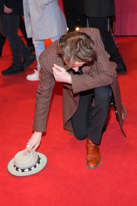 Alexander Scheer bei der Verleihung des Goldenen Ehrenbaers waehrend der Berlin Internationale Filmfestpiele Berlin am 20.02.2024 im Berlinale Palast in Berlin. Berlin Deutschland