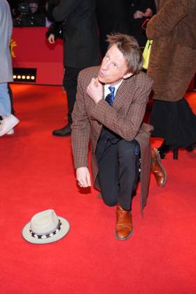 Alexander Scheer bei der Verleihung des Goldenen Ehrenbaers waehrend der Berlin Internationale Filmfestpiele Berlin am 20.02.2024 im Berlinale Palast in Berlin. Berlin Deutschland