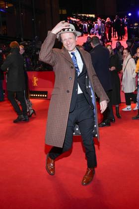 Alexander Scheer bei der Verleihung des Goldenen Ehrenbaers waehrend der Berlin Internationale Filmfestpiele Berlin am 20.02.2024 im Berlinale Palast in Berlin. Berlin Deutschland