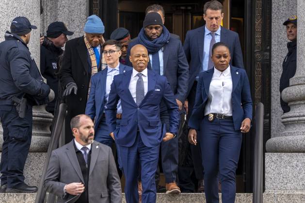 Bilder des Jahres 2025, News 02 Februar News Themen der Woche KW08 News Bilder des Tages New York City Mayor Eric Adams walks out of federal court in New York, United States, 19 February 2025. Federal Judge Dale E. Ho of the U.S. District Court for the Southern District of New York postponed a decision on the Trump Administration s request to drop corruption charges against the city s mayor, Eric Adams, and pledged to make a reasoned decision shortly. Federal Judge Postpones Decision on Dropping Charges Against New York Mayor !ACHTUNG: NUR REDAKTIONELLE NUTZUNG!  Copyright: xÁngelxColmenaresx AME1515 20250219-55016026246_1