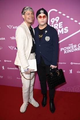 Julian F.M. Stoeckel mit Freund Marcell Damaschke beim 99Fire Films Award während der Berlinale 2025 in der Astor Film Lounge. Berlin, 19.02.2025