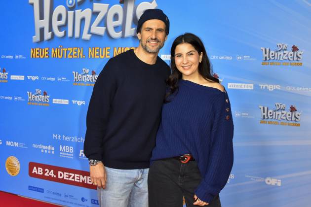 Tom Beck mit Chryssanthi Kavazi Schauspieler zu Gast auf dem Roten Teppich bei der Kino Film Premiere Die Heinzels Neue Muetzen Neue Mission im Cinedome am 08.Dezember 2024 in Koeln NRW Deutschland