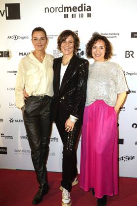 Susan Hoecke, Christina Hecke und Gast bei der 12. Verleihung der DAfFNE-Auszeichnung 2025 im Babylon. Berlin, 21.02.2025