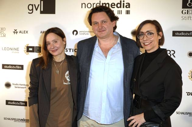 Ramona Klinikowski, Miroslav Babic und Gast bei der 12. Verleihung der DAfFNE-Auszeichnung 2025 im Babylon. Berlin, 21.02.2025