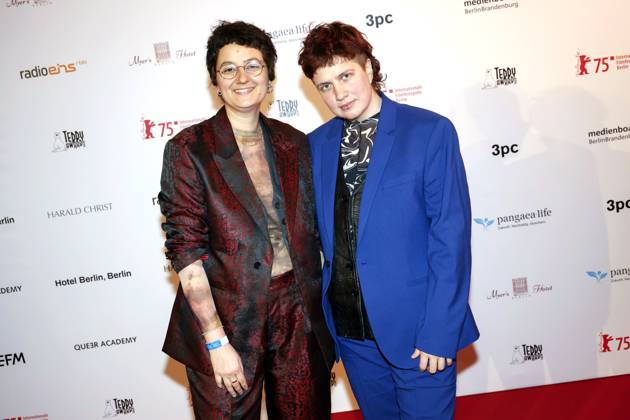 Marie Luise Lehner mit Begleitung bei der Verleihung des 39. Teddy Award 2025 im Rahmen der Berlinale 2025 75. Internationale Filmfestspiele Berlin in der Volksbuehne. Berlin, 21.02.2025