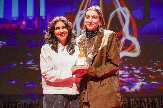 Leela Varghese und Emma Hough Hobbs bei der Verleihung des 39. Teddy Award 2025 im Rahmen der Berlinale 2025 75. Internationale Filmfestspiele Berlin in der Volksbuehne. Berlin, 21.02.2025