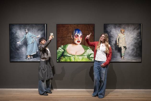 Entertainment Themen der Woche KW09 Bilder des Jahres 2025, Entertainment 02 Februar Entertainment Bilder des Tages Leigh Bowery! exhibition press photocall at Tate Modern in London, UK, on 25th Feb, 2025 Tate Modern, London, UK. 25th Feb, 2025. Leigh Bowery! (27 Feb-31 Aug 2025). Leigh Bowery™s short but extraordinary life left a distinct, undeniable mark on the art world and beyond. An artist, performer, model, TV personality, club promoter, fashion designer and musician, Bowery took on many different roles, all the while refusing to be limited by convention. Image: (All) Fergus Greer, Session IV, Look 17 August 1991; Session IV, Looks 19 August 1991; Session I, Look 2, November 1988., Credit:MALCOLM PARK Avalon Copyright: xMALCOLMxPARKx xAvalonx 0968691666