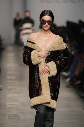 Bilder des Jahres 2025, Entertainment 02 Februar Entertainment Bilder des Tages Milan, Milan Women s Fashion Week: Fall Winter 2025 26 - Women s Fashion, Fall Winter 2025 26 - Iceberg fashion show - catwalk in the photo: Model  Copyright: xRiccardoxGIordanox xipa-agency.netx xRiccardoxGIordanox IPA_Agency_IPA54562301