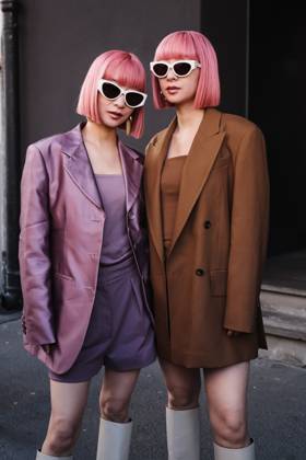 Bilder des Jahres 2025, Entertainment 02 Februar Entertainment Bilder des Tages Milan, Milan Women s Fashion Week: Fall Winter 2025 - Women s Fashion, Fall Winter 2025 - Max Mara Show - Arrivals. In the photo: Amiaya (Japanese music group and influencer twins)  Copyright: xAlessandroxBremecx xipa-agency.netx xx IPA_Agency_IPA54656321