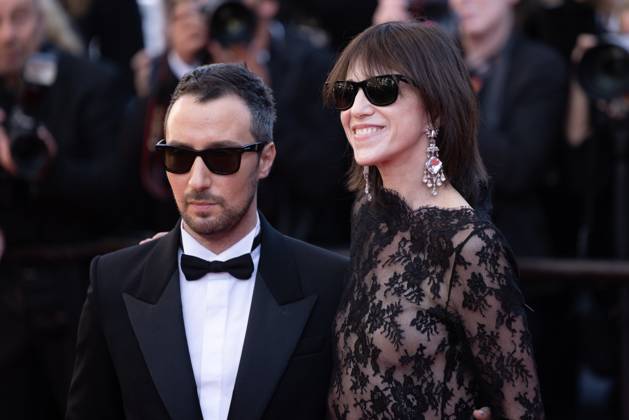 77. Internationalen Filmfestspiele von Cannes 2024 Cannes, Frankreich - 18.5.2024: Anthony Vaccarello und Charlotte Gainsbourg auf dem Roten Teppich vom Palais des Festivals während der 77. Internationalen Filmfestspiele von Cannes. Die 77. Internationalen Filmfestspiele von Cannes finden vom 14. bis 25. Mai 2024 statt. Provence-Alpes-CÃ te d™Azur