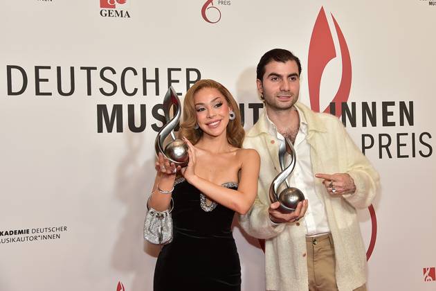 16 MusikAutorenPreis 2025 Erfolgreistes Werk, WUNDER, Ayliva, bürgerlich Elif Akar, Berken Dogan aka. Berky, Musik Produzent beim 16. MusikAutorenPreis 2025 im Hotel Ritz Charlton in Berlin, am 27.02.2025