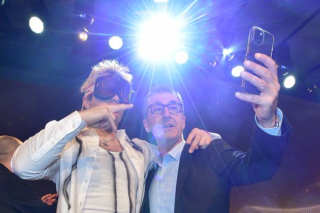 16 MusikAutorenPreis 2025 Ski Aggu, bürgerlich August Jean Diederich, Cem Özdemir, Buendnis90 Die Gruenen Bundesminister für Ernährung und Landwirtschaft der Bundesrepublik Deutschland beim 16. MusikAutorenPreis 2025 im Hotel Ritz Charlton in Berlin, am 27.02.2025