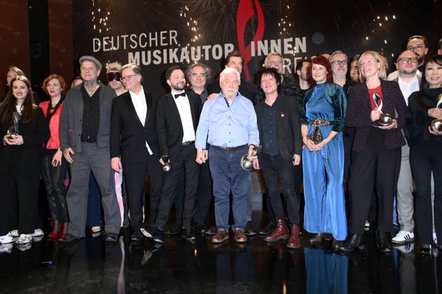 Die Preisträger und Laudatoren beim 16. Deutschen Musikautor*innenpreis der GEMA 2025 im Hotel The Ritz-Carlton. Berlin, 27.02.2025