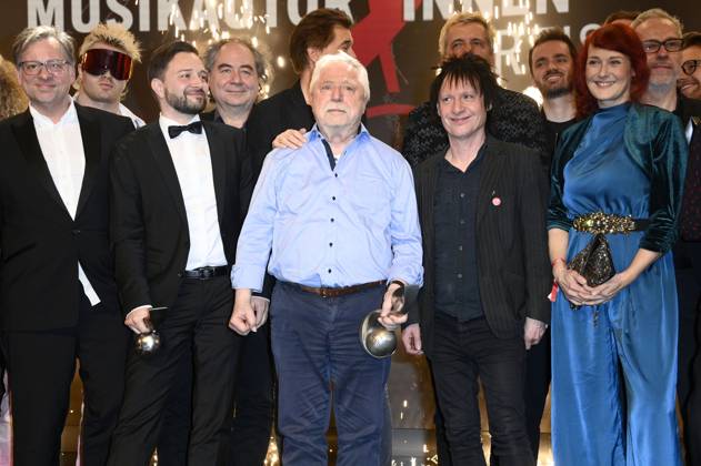 Die Preisträger und Laudatoren beim 16. Deutschen Musikautor*innenpreis der GEMA 2025 im Hotel The Ritz-Carlton. Berlin, 27.02.2025