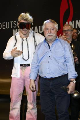 Ski Aggu und Wolf Biermann beim 16. Deutschen Musikautor*innenpreis der GEMA 2025 im Hotel The Ritz-Carlton. Berlin, 27.02.2025