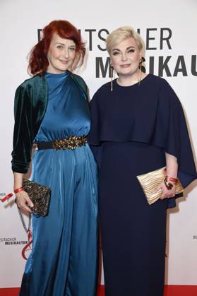 Diane Weigmann und Ela Steinmetz beim 16. Deutschen Musikautor*innenpreis der GEMA 2025 im Hotel The Ritz-Carlton. Berlin, 27.02.2025