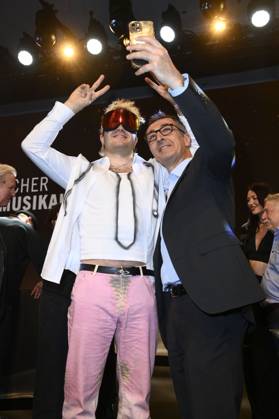 Ski Aggu und Cem Özdemir beim 16. Deutschen Musikautor*innenpreis der GEMA 2025 im Hotel The Ritz-Carlton. Berlin, 27.02.2025
