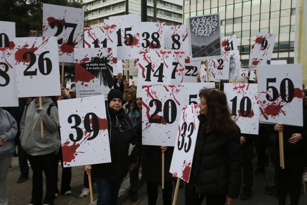 News Themen der Woche KW09 Bilder des Jahres 2025, News 02 Februar News Bilder des Tages Griechenland, Demonstration erinnert an Zugunglück von 2023 Griechenland, Demonstration erinnert an Zugunglück von 2023 February 28, 2025, Athens, Greece: Protesters gather in central Athens, Greece to mark two years since a deadly rail disaster that has also triggered hundreds of other demonstrations and a general strike Athens Greece - ZUMAv62_ 20250228_zaf_v62_004 Copyright: xAristidisxVafeiadakisx