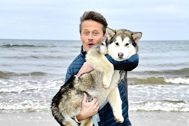 Bilder des Jahres 2025, Entertainment 03 März Entertainment Themen der Woche KW09 Entertainment Bilder des Tages Roman Knizka beim Baltic Lights Schlittenhunderennen am 1.03.2025 in Heringsdorf auf Usedom Baltic Lights Schlittenhunderennen 2025 auf Usedom