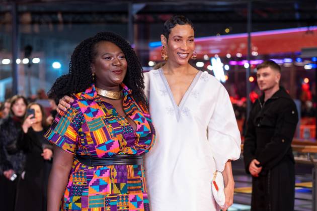 Thelma Buabeng und Annabelle Mandeng bei der Ankunft zur Eröffnung der 75. Internationalen Filmfestspiele Berlin. Thelma Buabeng and Annabelle Mandeng arriving at the opening of the 75th Berlin International Film Festival. snapshot-photography K.M.Krause