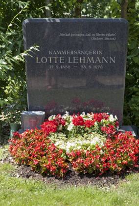 Grabmal von Lotte Lehmann, 1888-1976, Sängerin Tomb of Lotte Lehmann, 1888-1976, singer Copyright: imageBROKER FlorianxMonheim iblflm12761583.jpg