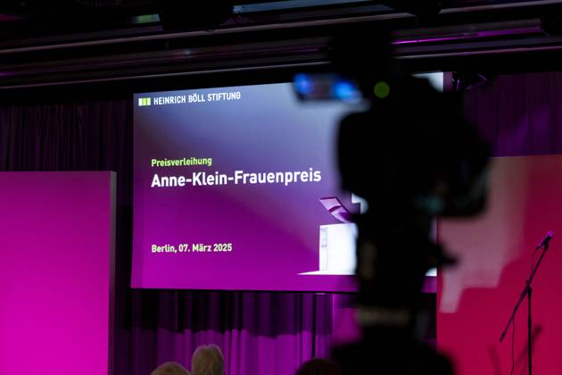 Preisverleihung des Anne-Klein-Frauenpreises am 07.03.2025 Die leere Bühne vor der Verleihung des Anne Klein Frauenpreises 2025, der in diesem Jahr an Darya Afanasyeva, Irina Alkhovka und Julia Mickiewicz verliehen wurde. Copyright: xEVENTPRESSxJeremyxKnowlesx