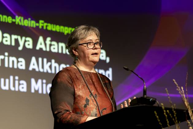 Preisverleihung des Anne-Klein-Frauenpreises am 07.03.2025 Die belarussische Autorin Irina Alkhovka hält eine Rede nach der Verleihung des Anne Klein Frauenpreises 2025. Copyright: xEVENTPRESSxJeremyxKnowlesx