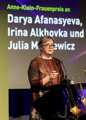 Preisverleihung des Anne-Klein-Frauenpreises am 07.03.2025 Die belarussische Autorin Irina Alkhovka hält eine Rede nach der Verleihung des Anne Klein Frauenpreises 2025. Copyright: xEVENTPRESSxJeremyxKnowlesx