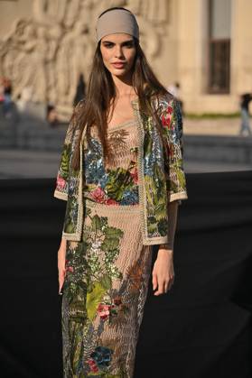 PFW Elie Saab Outside Arrivals Guest arriving at Elie Saab show during Paris Fashion Week in Paris, France on March 8, 2025. Photo by Julien Reynaud APS-Medias ABACAPRESS.COM Paris France Copyright: xReynaudxJulien APS-Medias ABACAx