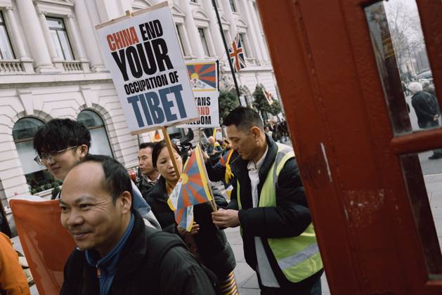 Bilder des Jahres 2025, News 03 März News Themen der Woche KW11 News Bilder des Tages Tibetan independence protest in London Protesters gather outside Downing Street and march to the Chinese embassy to mark the 66th anniversary of the Tibetan National Uprising, demanding freedom for Tibet and an end to Chinese government repression. Organised by Free Tibet, the demonstration highlights ongoing human rights abuses, cultural suppression, and the call for self-determination. Activists chant slogans, wave Tibetan flags, and urge the UK government to take a stronger stance against China™s policies in Tibet. London England UK Copyright: xx