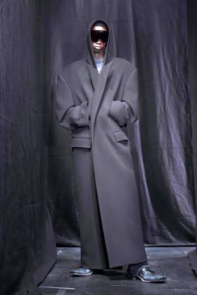 Bilder des Jahres 2025, Entertainment 03 März Entertainment Themen der Woche KW11 Entertainment Bilder des Tages Balenciaga Ready to Wear Fall Winter 2025 - Paris, March 2025 Balenciaga Ready to Wear Fall Winter 2025 - Paris, March 2025, Credit:Zeppelin Avalon  Copyright: xZeppelinx xAvalonx 0974379281