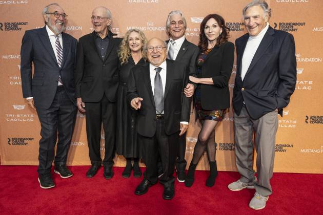 Bilder des Jahres 2025, Entertainment 03 März Entertainment Themen der Woche KW11 Entertainment Bilder des Tages March 10, 2025, New York, New York, USA: James L. Brooks, Christopher Lloyd, Carol Kane, Danny DeVito, Tony Danza, Marilu Henner and Judd Hirsch attend Roundabout Theatre Companyâ€⠢s 2025 Gala at The Ziegfeld Ballroom in New York on March 10, 2025 New York USA - ZUMAr339 20250310_znp_r339_022 Copyright: xLevxRadinx