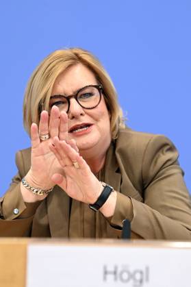 Eva Högl bei der Bundespressekonferenz Vorstellung des Jahresberichtes 2024 im Haus der Bundespressekonferenz. Berlin, 11.03.2025