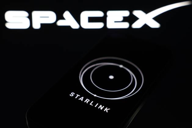 Starlink Photo Illustrations SpaceX logo displayed on a laptop screen and Starlink logo displayed on a phone screen are seen in this illustration photo taken in Krakow, Poland on March 11, 2025. Krakow French Polynesia  Copyright: xJakubxPorzyckix originalFilename: porzycki-starlink250311_npGIq.jpg