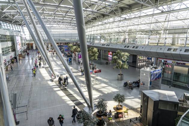 Leerer Flughafen Düsseldorf, Warnstreik der Gewerkschaft Verdi, die Beschäftigten des öffentlichen Dienstes und der Bodenverkehrsdienste streiken, über die Hälfte der Flüge fallen in DUS aus, NRW, Deutschland, DUS, Streik an den Flughäfen