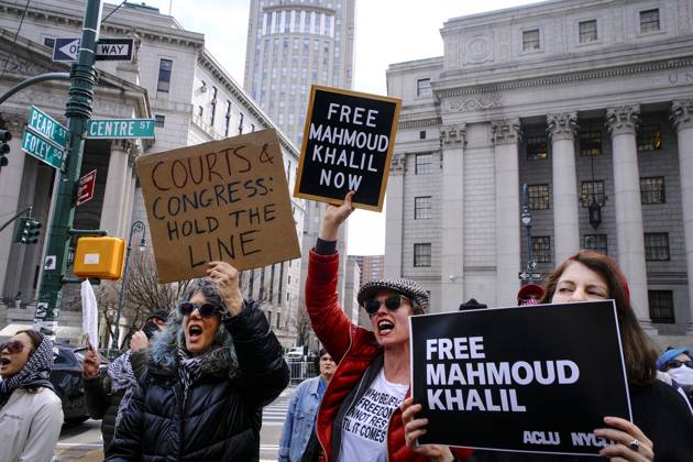 Bilder des Jahres 2025, News 03 März News Themen der Woche KW11 News Bilder des Tages New York City,NY:March 12th 2025-Hundreds of Pro-Palestine protestors rallied to demand the release of Mahmoud Khalil from jail on March 12, 2025 in New York City Copyright: xKatiexGodowskix