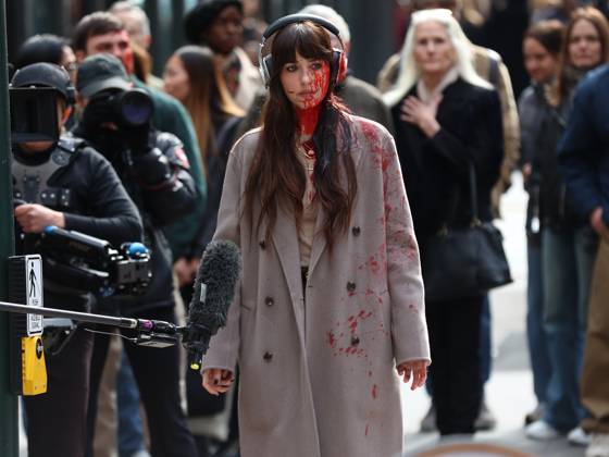 Bilder des Jahres 2025, Entertainment 03 März Entertainment Themen der Woche KW11 Entertainment Bilder des Tages Dakota Johnson and Josh Hartnett are seen at the movie set of the Verity in New York City Featuring: Dakota Johnson Where: New York, New York, United States When: 12 Mar 2025 Credit: Jason Howard BauerGriffin INSTARimages EDITORIAL USE ONLY. NOT FOR USE BY NEWSPAPERS BASED IN THE UK. Copyright: xx instar54598116