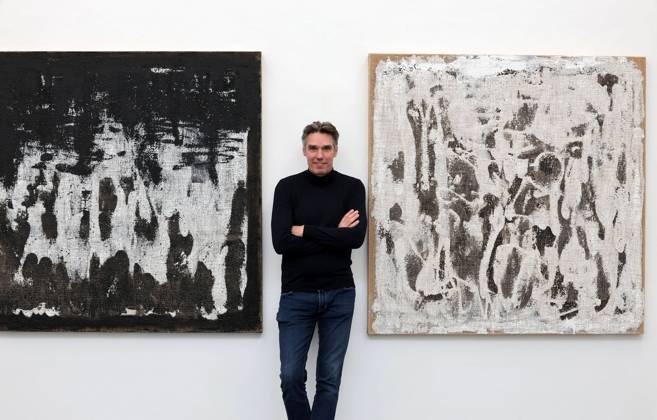 Bilder des Jahres 2025, Entertainment 03 März Entertainment Themen der Woche KW11 Entertainment Bilder des Tages Michael Stich bei seiner Jenseits von Farben - Die Faszination von Schwarz und Weiss Vernissage am 13.03.2025 in der Ketterer Kunst Dependance in Koeln Michael Stich Ausstellungs-Eroeffnung in Koeln