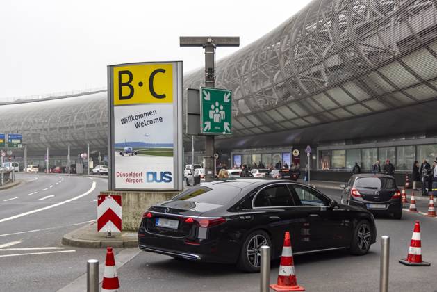 Flughafen Düsseldorf. Terminal. Außenansicht. 11.03.2025: Düsseldorf, Nordrhein-Westfalen, NRW, Deutschland, Europa