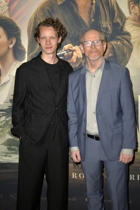 Felix Kammerer und Ron Howard beim Special Screening des Kinofilms Eden in der Astor Film Lounge. Berlin, 20.03.2025