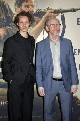 Felix Kammerer und Ron Howard beim Special Screening des Kinofilms Eden in der Astor Film Lounge. Berlin, 20.03.2025