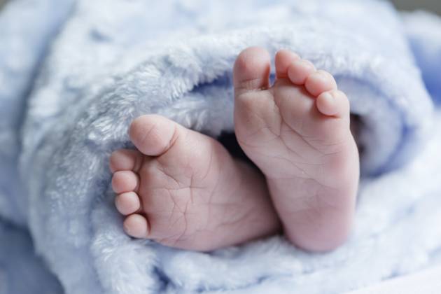 Close up of feet of a newborn baby model released, Symbolfoto, STBF00371