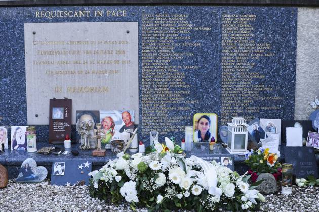 News Bilder des Tages GERMANWINGS CRASH DIXIÈME ANNIVERSAIRE COMMEMORATION PHOTOPQR LE DAUPHINE Thibaut DURAND Le Vernet 24 03 2025 Le Vernet Alpes de Haute Provence , le 24 mars 2025 A ceremony took place at 9 a.m. in the cemetery of Le Vernet to commemorate the tenth anniversary of the crash of the Germanwings Airbus A320, in the presence of the families and many people involved at the time, which claimed 150 lives Photo Thibaut Durand Le Dauphiné Libéré French Alpine village marks 10th anniversary of Germanwings crash Hundreds of people gathered on Monday near the site in the French Alps where a co-pilot deliberately crashed a plane into the mountainside 10 years ago, killing all 150 people on board Le Vernet Alpes de Haute Provence Alpes Côte dAzur France  Copyright: xPHOTOPQR LExDAUPHINE MAXPPPxThibautxDURANDx 20250324JDL4799 20250324JDL4799
