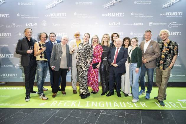 Verleihung des Comedy Preises Recklinghäuser Hurz 2025 ** NUR FÜR REDAKTIONELLE ZWECKE ** EDITORIAL USE ONLY **<p>Verleihung des Comedy Preises Recklinghäuser Hurz 2025 am Montag, 24. März 2025 im Festspielhaus in Recklinghausen. Gruppenbild mit allen vor der Fotowand. Recklinghausen NRW Recklinghausen Copyright: StefanxArendx xFUNKExFotoxService