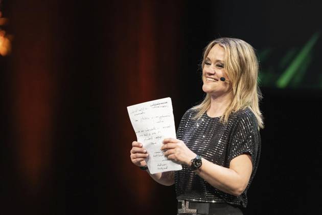 Verleihung des Comedy Preises Recklinghäuser Hurz 2025 ** NUR FÜR REDAKTIONELLE ZWECKE ** EDITORIAL USE ONLY **<p>Verleihung des Comedy Preises Recklinghäuser Hurz 2025 am Montag, 24. März 2025 im Festspielhaus in Recklinghausen. Lisa Feller bei ihrer Dankesrede. Recklinghausen NRW Recklinghausen Copyright: StefanxArendx xFUNKExFotoxService